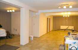 90 mp spatiu pretabil birouri si activitate semicomerciala!