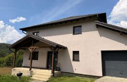 Casa 4 camere, 250 mp, zona Rasnov