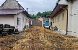 Casa cu teren 935 m , doua corpuri de case, Sacele -zona buna