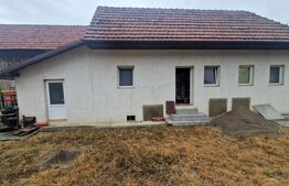 Casa cu teren 935 m , doua corpuri de case, Sacele -zona buna