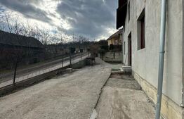 Casa 5 camere pentru muncitori 186 mp, 400 teren, parcare,  Valea Chintaului