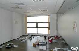 Spatiu de birouri open space plus compartimentari in imobil modern. 