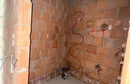 Apartament 3 camere, 2 bai, decomandat, etaj intermediar, zona Tractorul