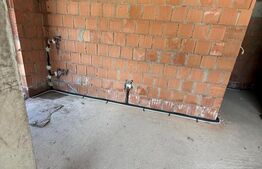 Apartament 3 camere, 2 bai, decomandat, etaj intermediar, zona Tractorul