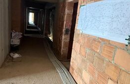 Apartament 3 camere, 2 bai, decomandat, etaj intermediar, zona Tractorul
