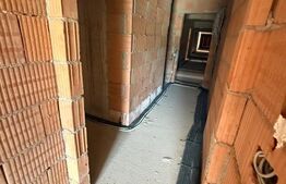 Apartament 3 camere, 2 bai, decomandat, etaj intermediar, zona Tractorul