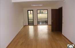 Birou , superfinisat , in centru !