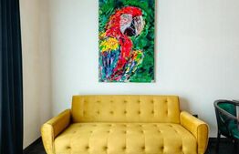 Apartament cu doua camere semidecomandat, zona centrala cu parcare proprie.