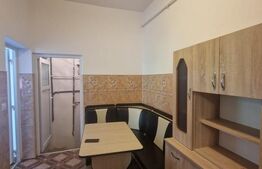 Apartament de închiriat, parter în vilă, 3 camere, 100 mp, curte generoasă