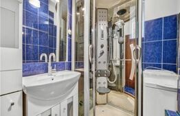 Apartament 2 camere, renovat, 2 balcoane, boxă și parcare – Tractorul