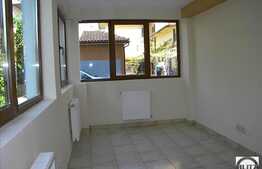 Spatiu ultrafinisat cu pozitionare centrala.