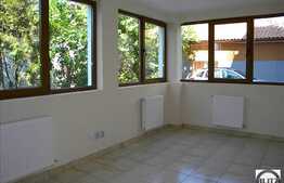 Spatiu ultrafinisat cu pozitionare centrala.