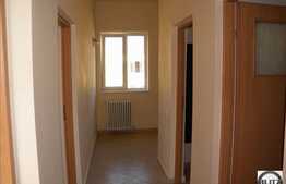 Un spatiu potrivit pentru sediu de firma. Pret bun !