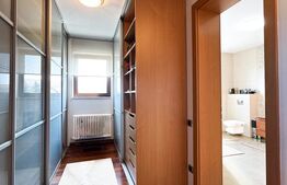 Casa de vanzare, 370 mp, teren de 1100 mp, zona Cetatii