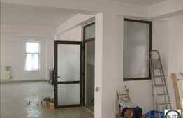 Disponibil 300 mp.  Recomandat activitate comerciala sau sediu de firma. !!