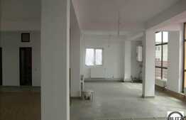 Disponibil 300 mp.  Recomandat activitate comerciala sau sediu de firma. !!