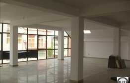 180 mp.  Recomandat activitate comerciala sau sediu de firma. !!