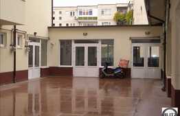 30 mp. Spatiu de birouri la parterul unui bloc ! Finisat.