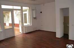 30 mp. Spatiu de birouri la parterul unui bloc ! Finisat.