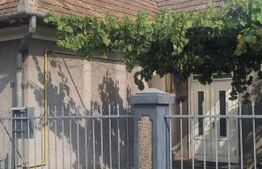 Casa cu 2 camere curte si gradina