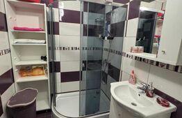 Apartament 2 camere, decomandat, parcare, zona Teilor