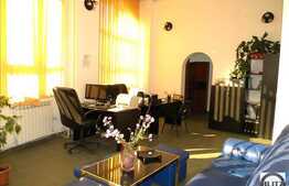 Un spatiu cochet ideal sediu de firma!