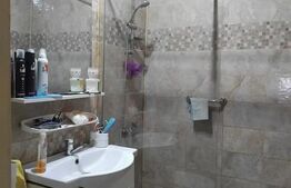 Apartament cu 3 camere, zona blocuri, decomandat 