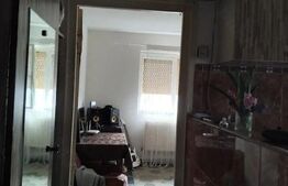 Apartament cu 3 camere, zona blocuri, decomandat 