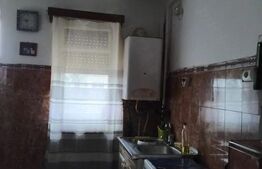 Apartament cu 3 camere, zona blocuri, decomandat 