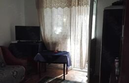 Apartament cu 3 camere, zona blocuri, decomandat 