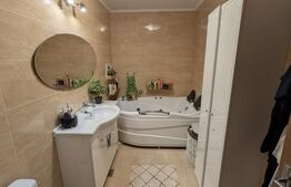 Apartament 3 camere 59 , parcare inclusa , Eroilor