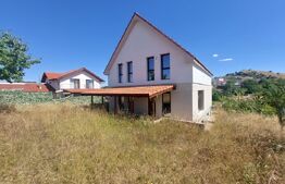 Casa, 242 mp utili, teren 605 mp, garaj, cu priveliste, in Salicea