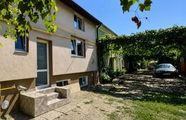 Apartament la casa de vanzare, 76 mp, zoan Codlea