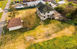 Casa 300mp, teren 1900 mp intravilan, 6 dormitoare, 2 garaje, Livada