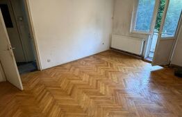 Apartament 3 camere, etajul 1, de renovat