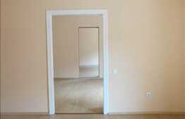 Spatiu central, 80 mp, finisat recent, zona strazii Piezisa