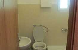 Spatiu central, 80 mp, finisat recent, zona strazii Piezisa