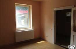 Spatiu central, 80 mp, finisat recent, zona strazii Piezisa