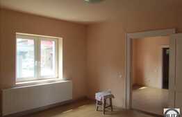 Spatiu central, 80 mp, finisat recent, zona strazii Piezisa