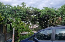 Casa cu doua corpuri