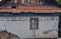 Casa cu doua corpuri