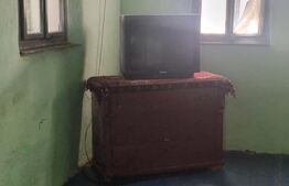 Casa 2 corpuri si anexe, 69 mp, zona Tritenii de Sus