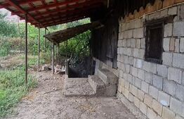 Casa 2 corpuri si anexe, 69 mp, zona Tritenii de Sus