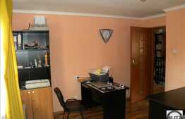 100 mp, in zona semicentrala, spatiu integral renovat.