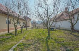 Casa cu 2 apartamente, 210 mp, teren 800 mp, zona Rasnov