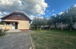 Casa cu 2 apartamente, 210 mp, teren 800 mp, zona Rasnov
