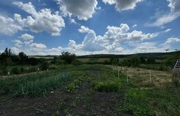 Teren intravilan, 14 ari, front 18m, zona Luna de Jos