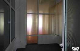 Un spatiu de 74 mp, un mic sediu de firma.