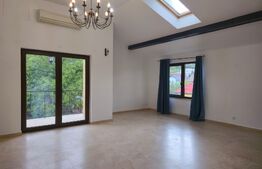 9 camere, 5 bai, spatiu hobby, gradina, garaj,locatie buna