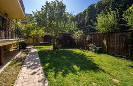 9 camere, 5 bai, spatiu hobby, gradina, garaj,locatie buna